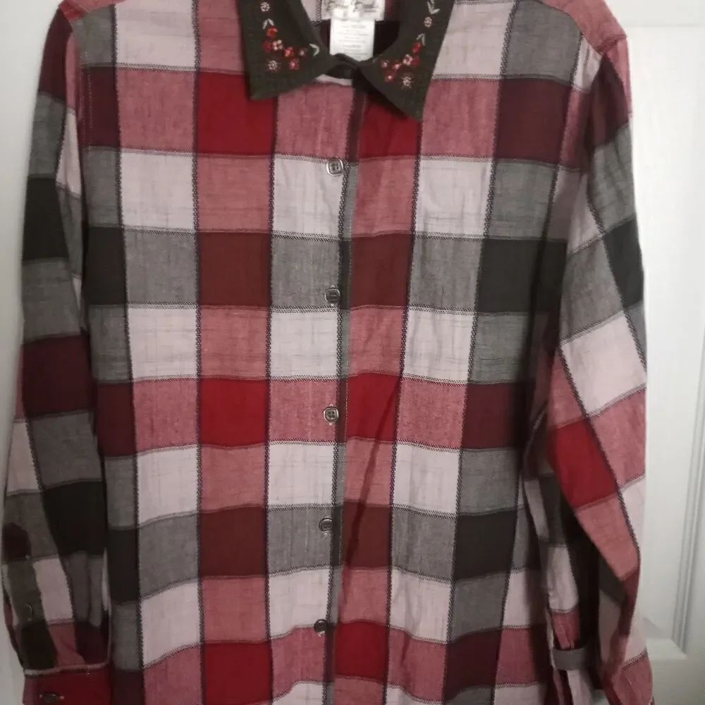Women'sย Bobbie Brooks 18W/20W Plaid LSlv Shirt ButtonโUp 100% CottonโCollared